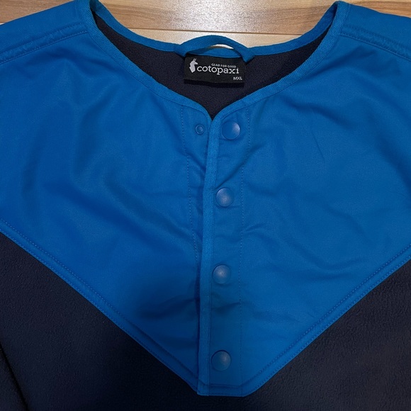 Men’s XL Cotopaxi two tone blue polar fleece crewneck sweater with snaps. - Picture 3 of 3